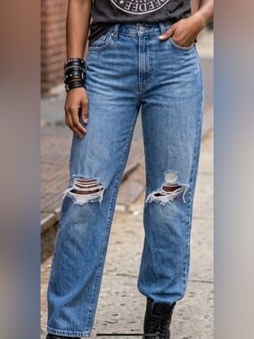 Levi's Women's High Waisted Straight Leg Distressed Jeans Size 29